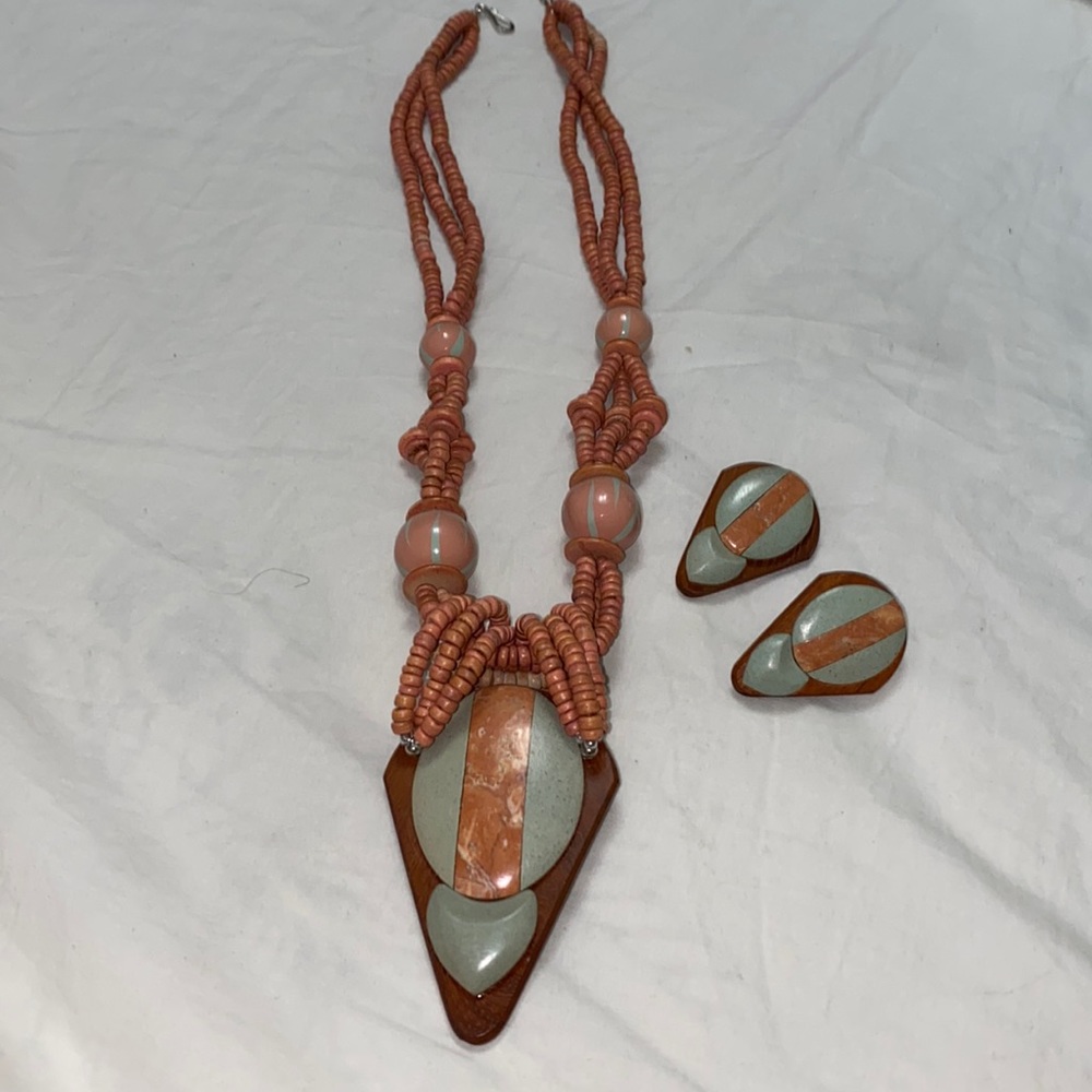 beautiful vintage necklace and earrings set